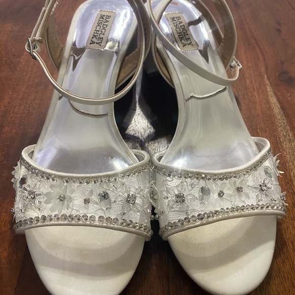 Badgley Mischka Shoes - BADGLEY MISCHKA ivory heels!